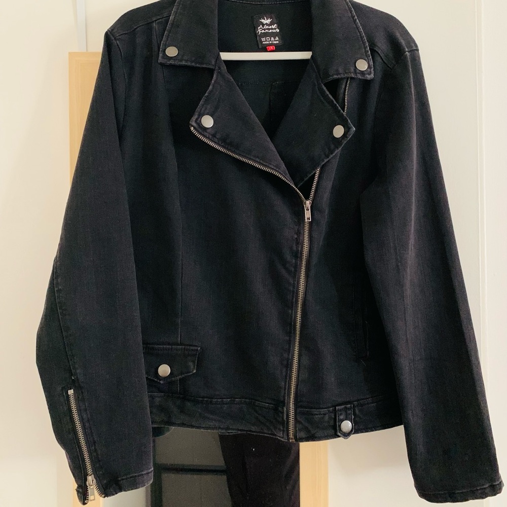 oversized jean jacket in black.